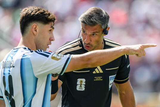 Gonzalo Montiel of Argentina and Referee Slavko Vincic