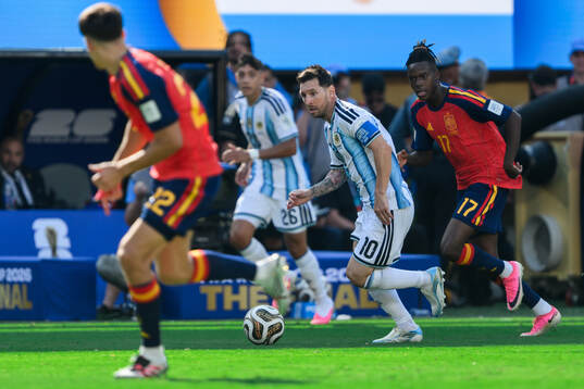Lionel Messi of Argentina and Nico Williams of Spain