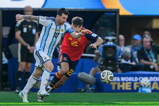Lionel Messi of Argentina and Pau Cubarsi of Spain