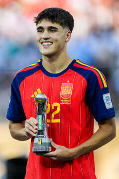 Pau Cubarsi of Spain with his award for best young player