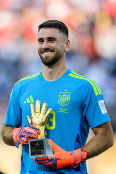 goalkeeper Unai Simon of Spain with his award for best