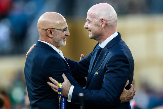Head coach Luis De La Fuente Castillo of Spain and Gianni