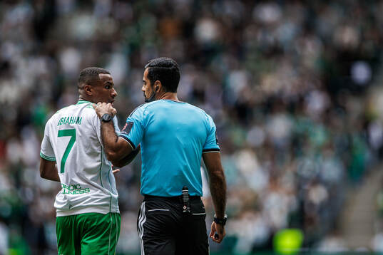 Hammarbys Paulos Abraham reagerar