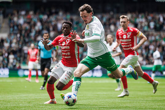 Hammarbys Noah Persson och Degerfors Yiriyon Gideon Yaw