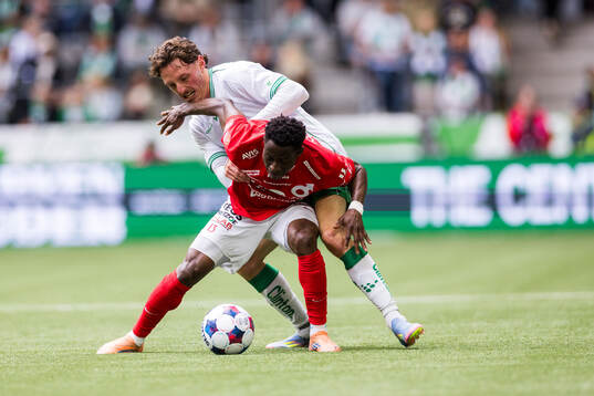 Hammarbys Noah Persson och Degerfors Yiriyon Gideon Yaw