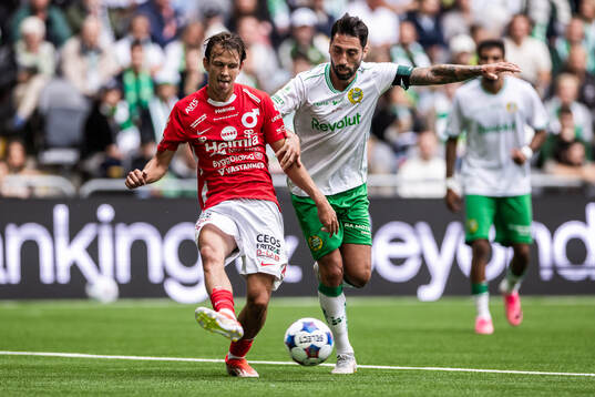 Degerfors Kazper Karlsson och Hammarbys Nahir Besara