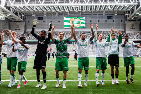 Hammarbys spelare jublar