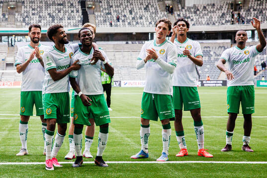 Hammarbys Tesfaldet Tekie och Frank Junior Adjei jublar