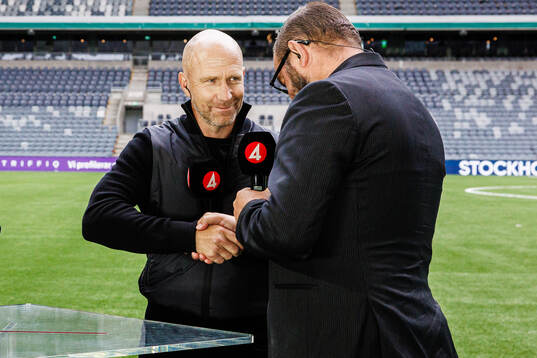 Hammarbys tränare Henrik Rydström i TV-studion med TV4s