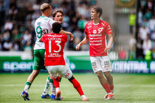 Hammarbys Victor Lind och Noah Persson i ett brak med