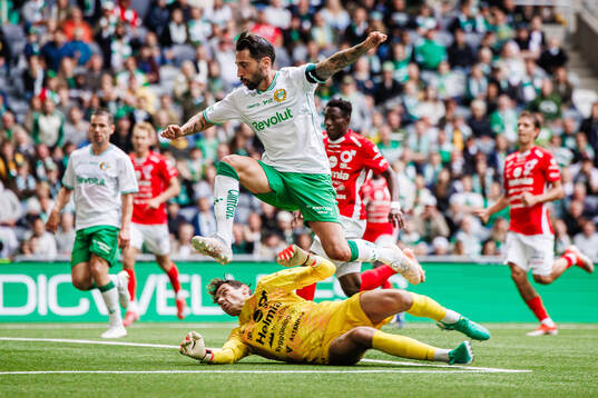 Hammarbys Nahir Besara och Degerfors målvakt Matvei Igonen