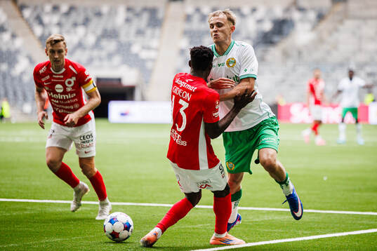Hammarbys Victor Lind och Degerfors Yiriyon Gideon Yaw