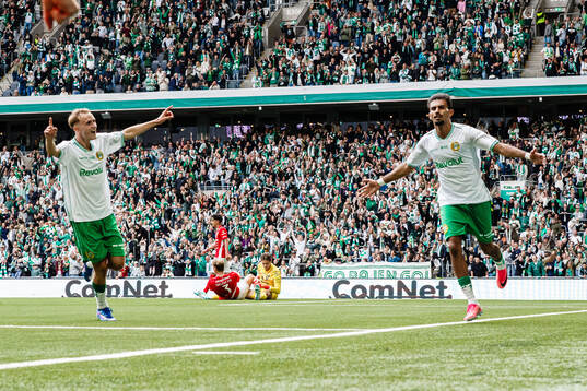 Hammarbys Victor Lind och Montader Madjed jublar