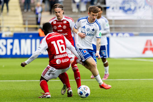 IFK Norrköpings Ryan Nelson samt Sandvikens Johan Arvidsson