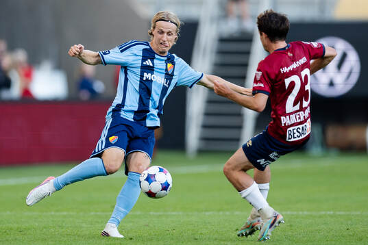 Djurgårdens Jeppe Okkels och Örgrytes Owen Parker-Price