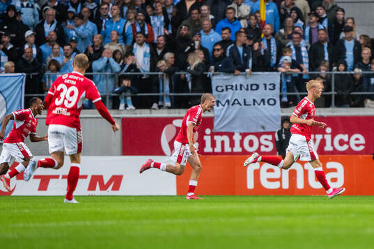 Kalmars Carl Gustafsson jublar