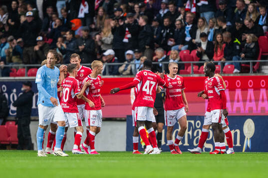 Kalmars Carl Gustafsson jublar