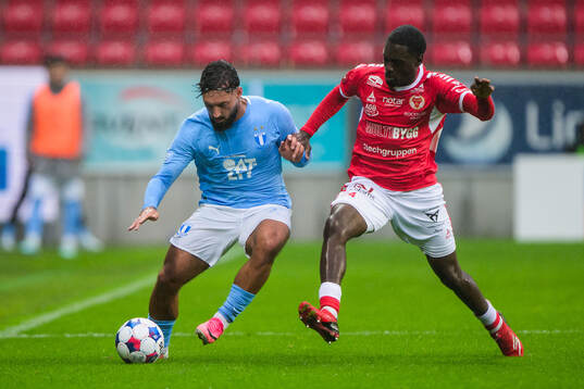 Malmö FFs Sead Haksabanovic och Kalmars Charles Sagoe Jr