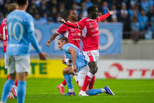 Malmö FFs Erik Botheim och Kalmars Aboubacar Keita