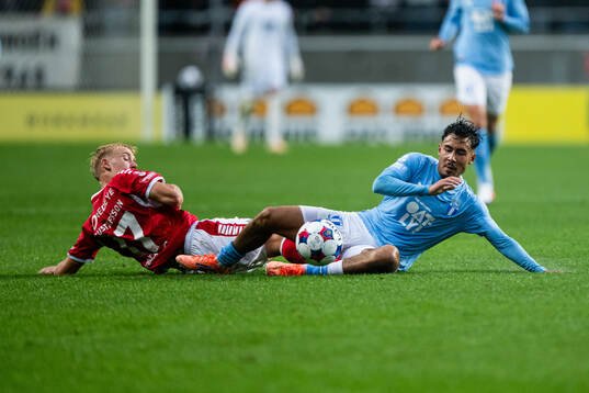 Kalmars Carl Gustafsson och Malmö FFs Adrian Skogmar