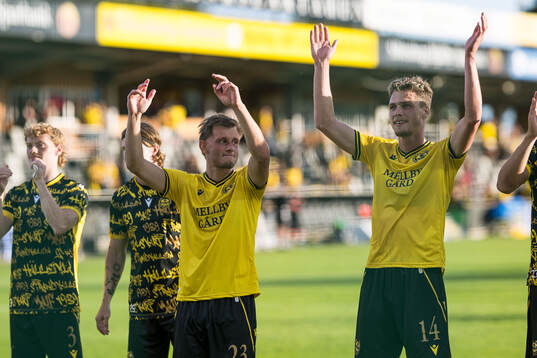 Aki Samuelsen celebrates and Villiam Granath of Mjällby