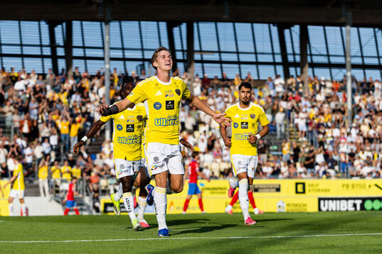 Falkenbergs Hampus Källström jublar