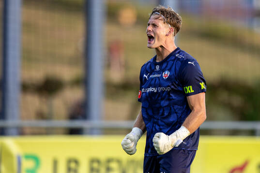 Helsingborgs målvakt Johan Brattberg jublar