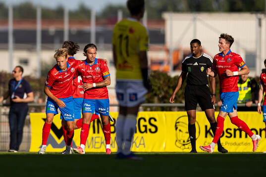 Helsingborgs Alvin Nordin jublar med laget