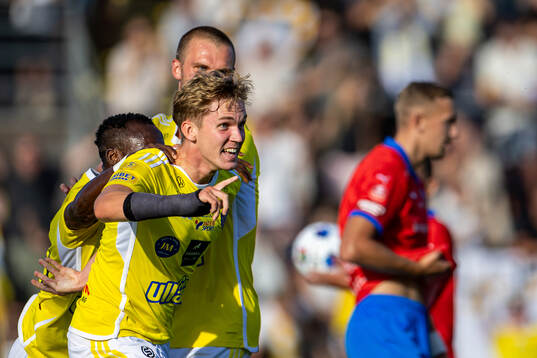 Falkenbergs Hampus Källström jublar