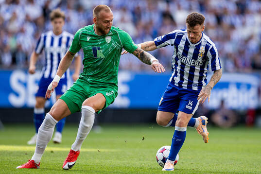 Mikhel Ainsalu of Tallinna FCI Levadia and Tobias Heintz of