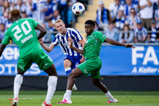 Adam Bergmark Wiberg of IFK Göteborg and Victory Iboro of