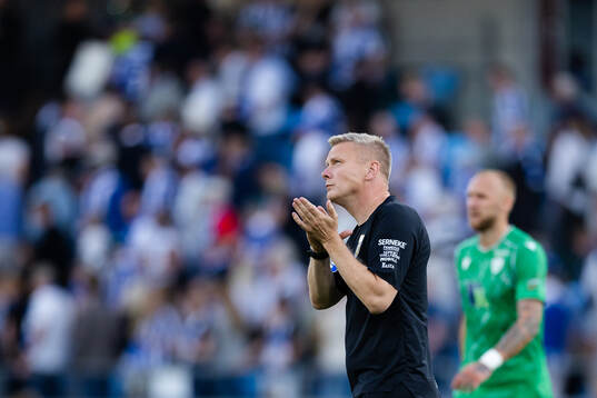 Coach Stefan Billborn of IFK Göteborg looks dejected