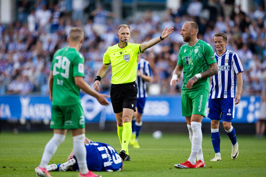 Referee Dmytro Panchyshyn