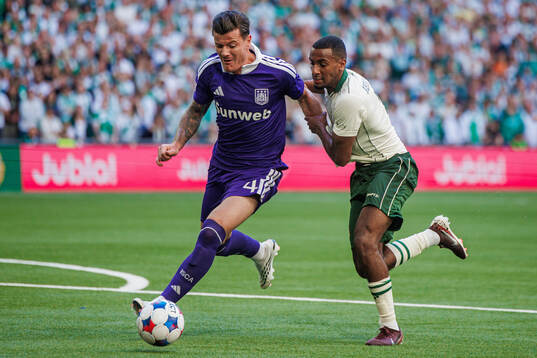Giulian Biancone of Anderlecht and Paulos Abraham of