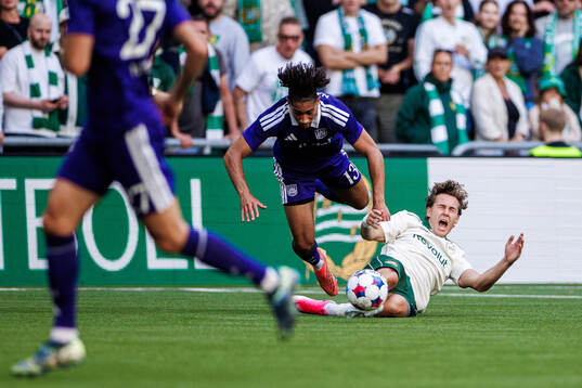 Nathan Saliba of Anderlecht and Hampus Skoglund of Hammarby