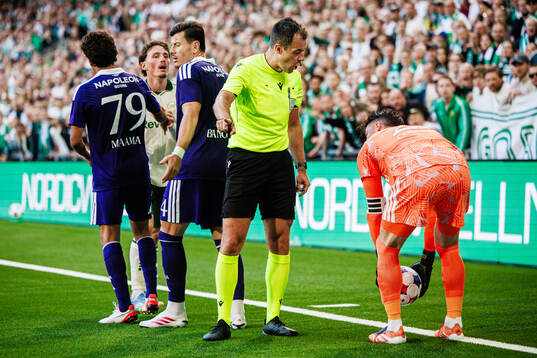 Noah Persson of Hammarby, referee Donald Robertson and