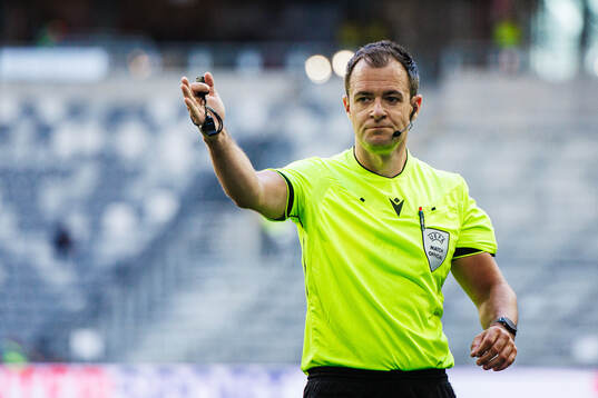 Referee Donald Robertson