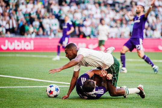 Paulos Abraham of Hammarby and Giulian Biancone of