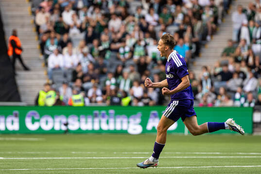 Danylo Sikan of Anderlecht celebrates