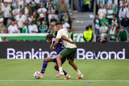 Jayden Onia Seke of Anderlecht and Montader Madjed of