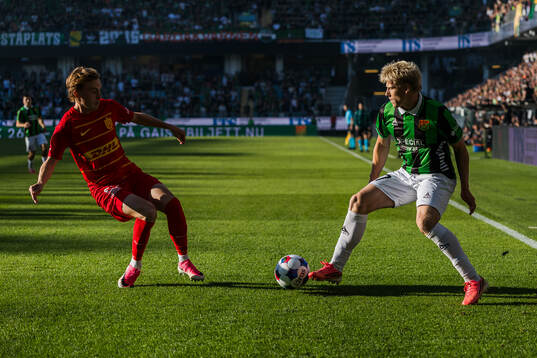 Juho Lähteenmäki of FC Nordsjälland and Robert Frosti