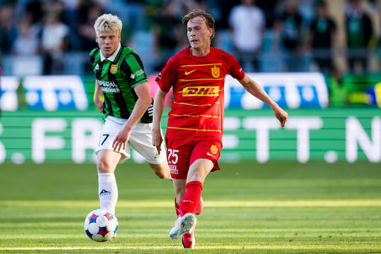 Robert Frosti Thorkelsson of GAIS and Juho Lähteenmäki of