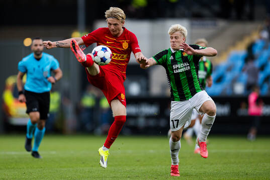 Runar Norheim of FC Nordsjälland and Robert Frosti