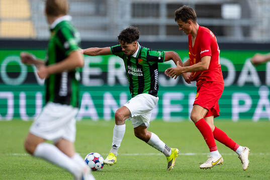 William Milovanovic of GAIS and Justin Janssen of FC