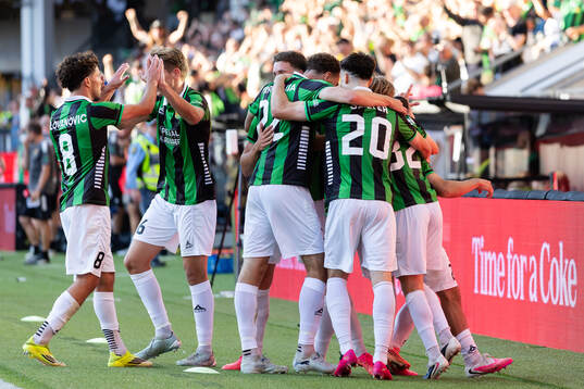 Matteo De Brienne of GAIS celebrates with team mates