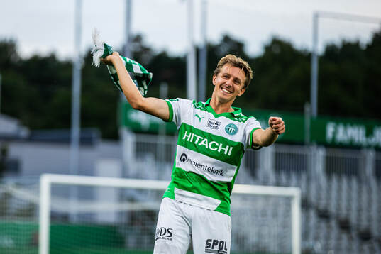 Västerås Simon Gefvert jublar