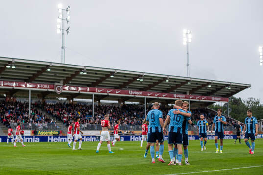 Djurgårdens Bo Hegland jublar med lagkamraterna