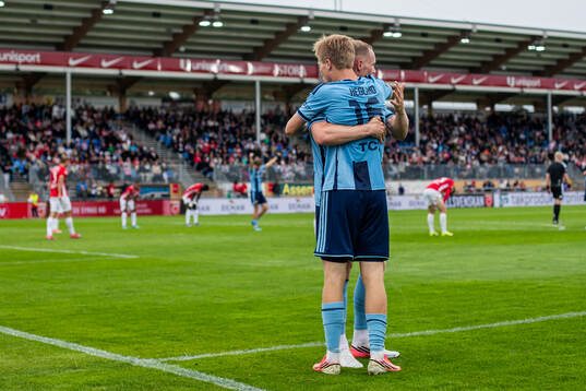 Djurgårdens Bo Hegland jublar med Kristian Lien