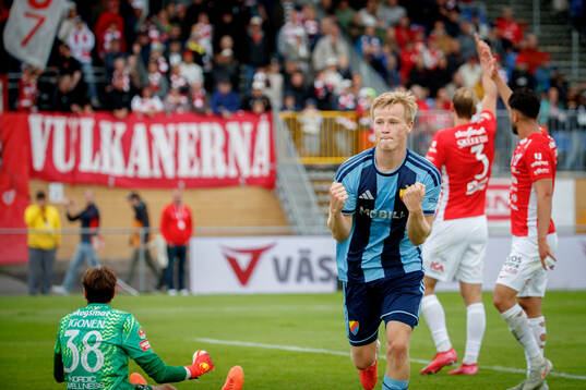 Djurgårdens Bo Hegland jublar vid 0-1