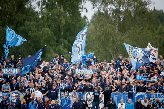 Djurgårdens supportrar jublar vid 0-1